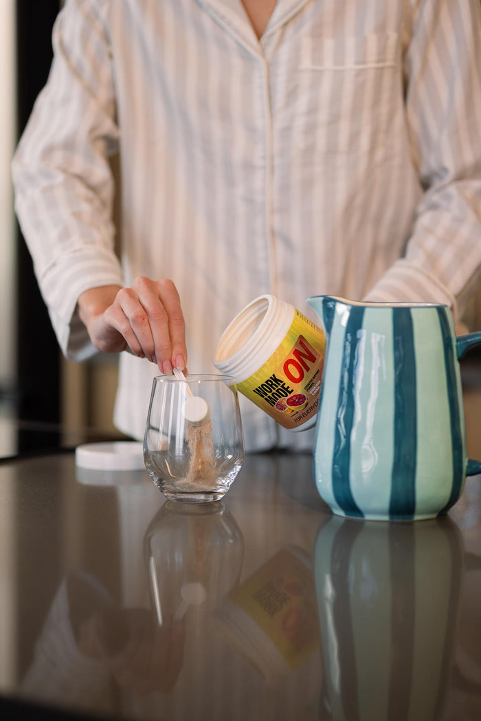Mix 2 scoops (7g) with 250-300ml cold water at breakfast.